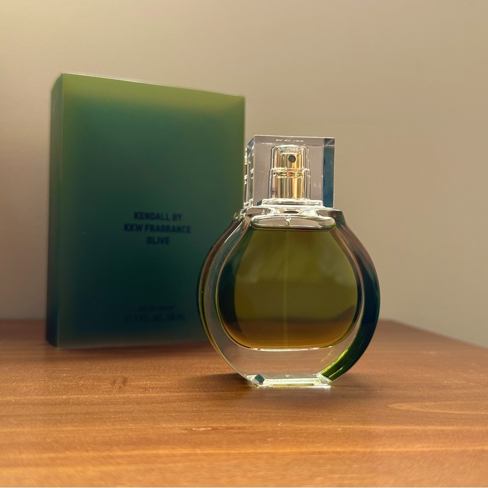KKW x Kendall - Olive